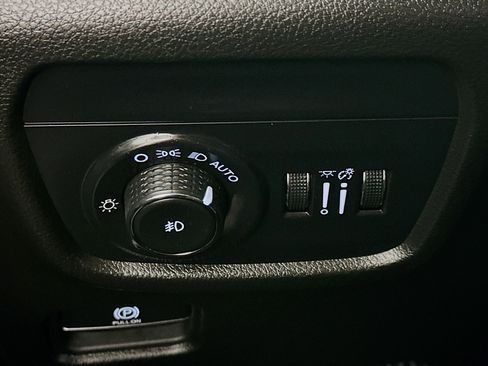 Used 2024 Jeep Grand Cherokee L Limited w/ Luxury Tech Group II image 17