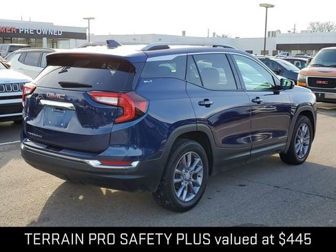 Used 2023 GMC Terrain SLT image 3