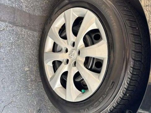 Used 2022 Toyota Corolla LE image 12