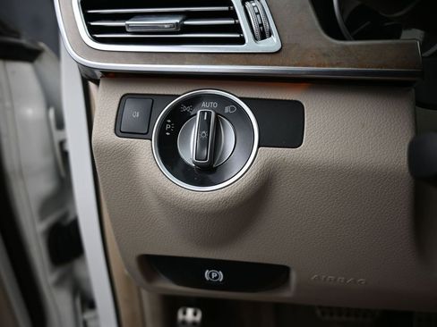 Used 2014 Mercedes-Benz E 350 Sedan image 31