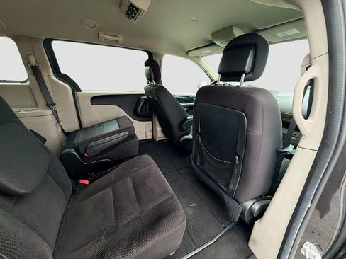 Used 2017 Dodge Grand Caravan SE image 25