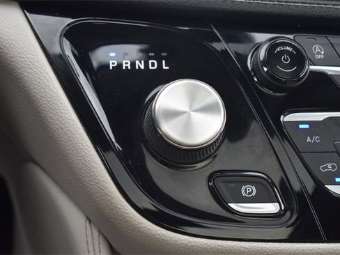 Used 2021 Chrysler Pacifica Limited image 32