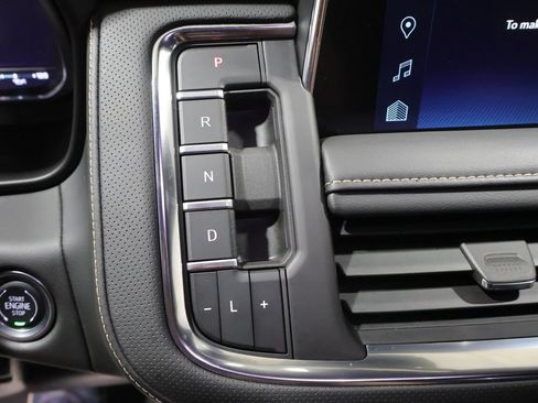 Used 2024 Chevrolet Tahoe Premier AWD/4WD image 35