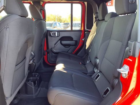 Used 2023 Jeep Gladiator Willys image 9
