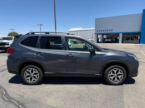 Used 2024 Subaru Forester Premium AWD/4WD image 4