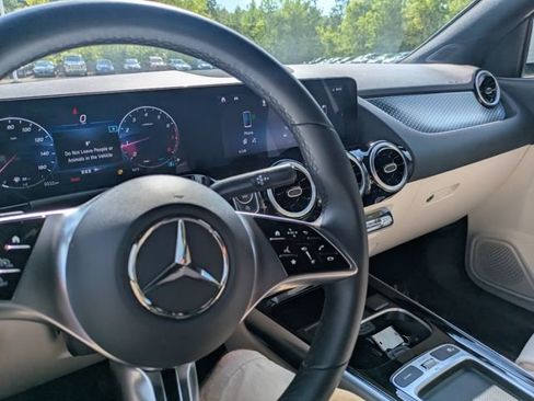 Used 2025 Mercedes-Benz GLA 250 4MATIC image 32