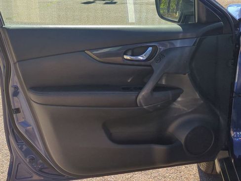 Used 2017 Nissan Rogue S AWD/4WD image 11
