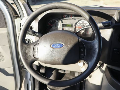 Used 2016 Ford E-350 and Econoline 350 Super Duty image 22