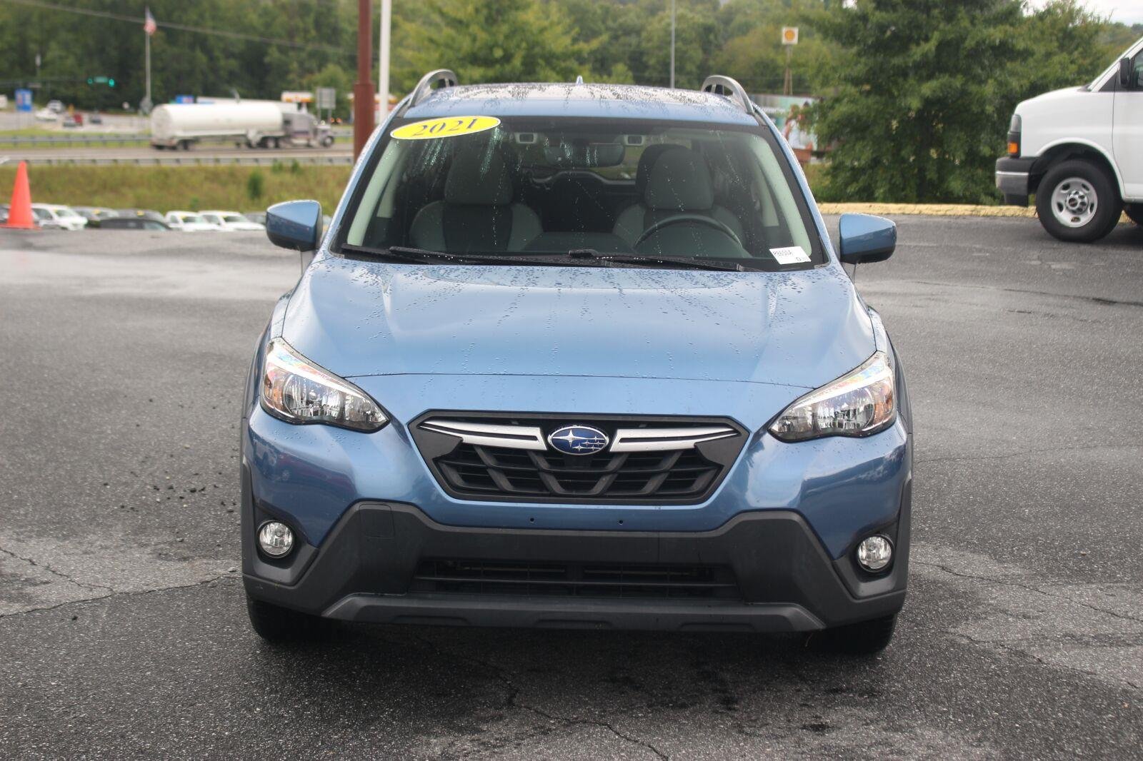 Used 2021 Subaru Crosstrek 2.0i Premium w/ Moonroof Package AWD/4WD image 2