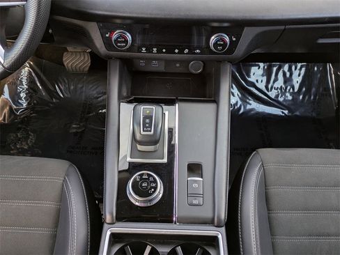 Used 2024 Mitsubishi Outlander SE image 20