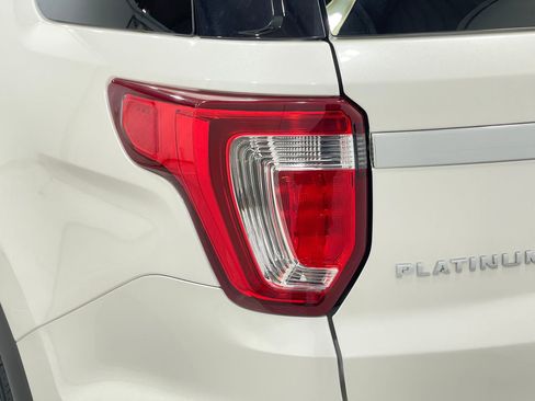 Used 2016 Ford Explorer Platinum image 35