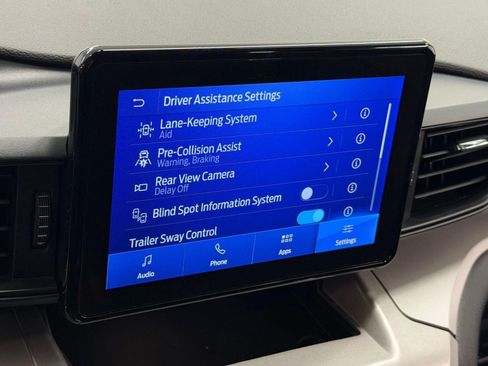 Used 2023 Ford Explorer XLT image 29