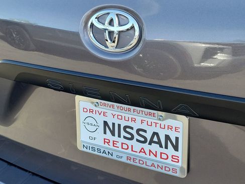 Used 2020 Toyota Sienna L w/ Carpet Mat Package image 24