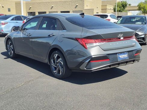 New 2025 Hyundai Elantra Limited FWD image 3