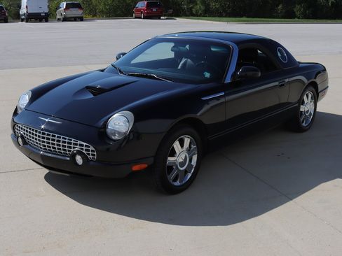 Used 2005 Ford Thunderbird RWD image 3