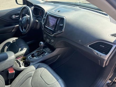 Used 2019 Jeep Cherokee Limited FWD image 13