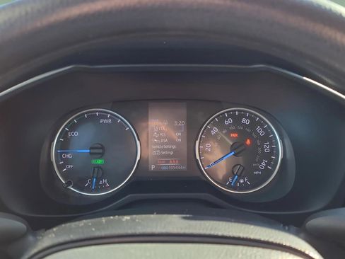 Used 2021 Toyota RAV4 LE image 17