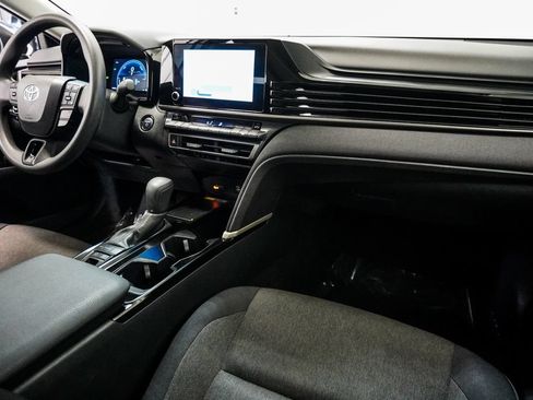 Used 2025 Toyota Camry LE FWD image 9