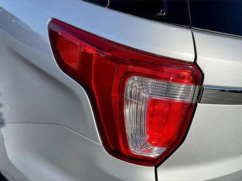 Used 2019 Ford Explorer 4WD w/ Class III Trailer Tow Package image 33