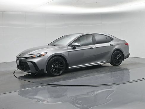 Used 2025 Toyota Camry SE FWD image 27