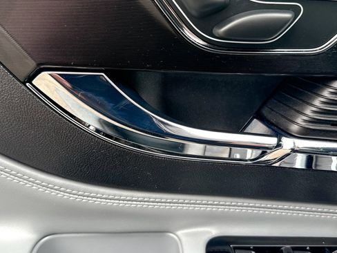 Certified 2022 Lincoln Corsair Standard w/ Equipment Group 101A image 18