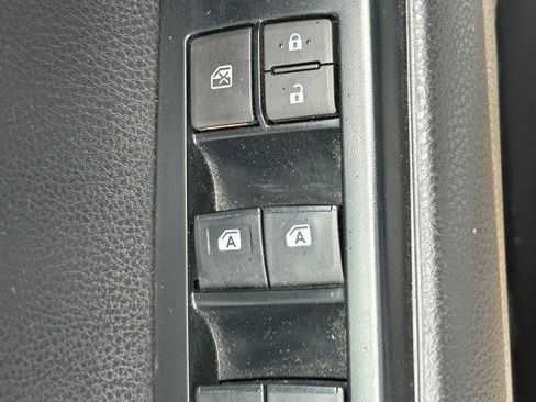 Used 2019 Toyota Camry LE image 19