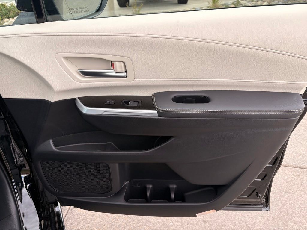 Used 2026 Toyota Sienna Platinum AWD/4WD image 28