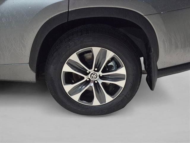 Used 2026 Toyota Highlander XLE AWD/4WD image 8