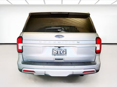 Used 2024 Ford Expedition XLT AWD/4WD image 5