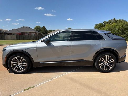 Used 2024 Cadillac Lyriq Luxury RWD image 2