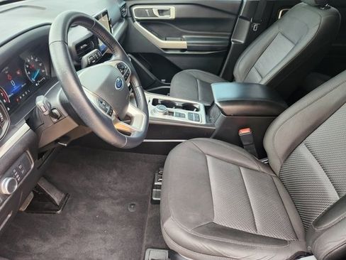 Used 2022 Ford Explorer XLT image 12