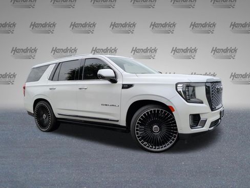 Used 2023 GMC Yukon Denali Ultimate AWD/4WD image 2