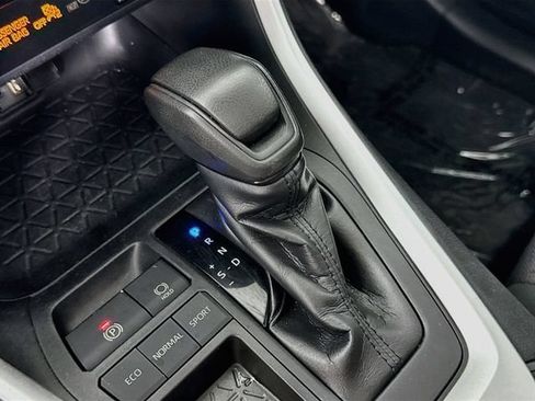 Certified 2019 Toyota RAV4 XLE w/ Convenience Package FWD image 18