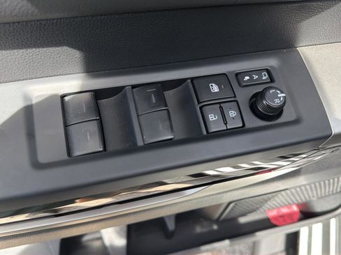 Used 2025 Toyota Tundra Limited AWD/4WD image 19