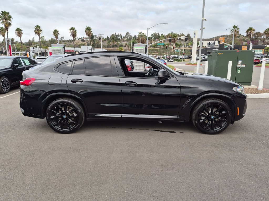 Certified 2025 BMW X4 xDrive30i w/ Premium Package AWD/4WD image 3