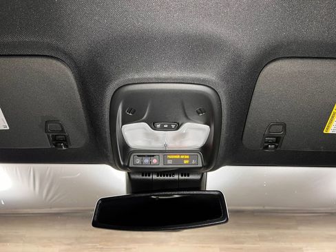 Used 2025 Chevrolet Colorado Z71 w/ Midnight Edition AWD/4WD image 16