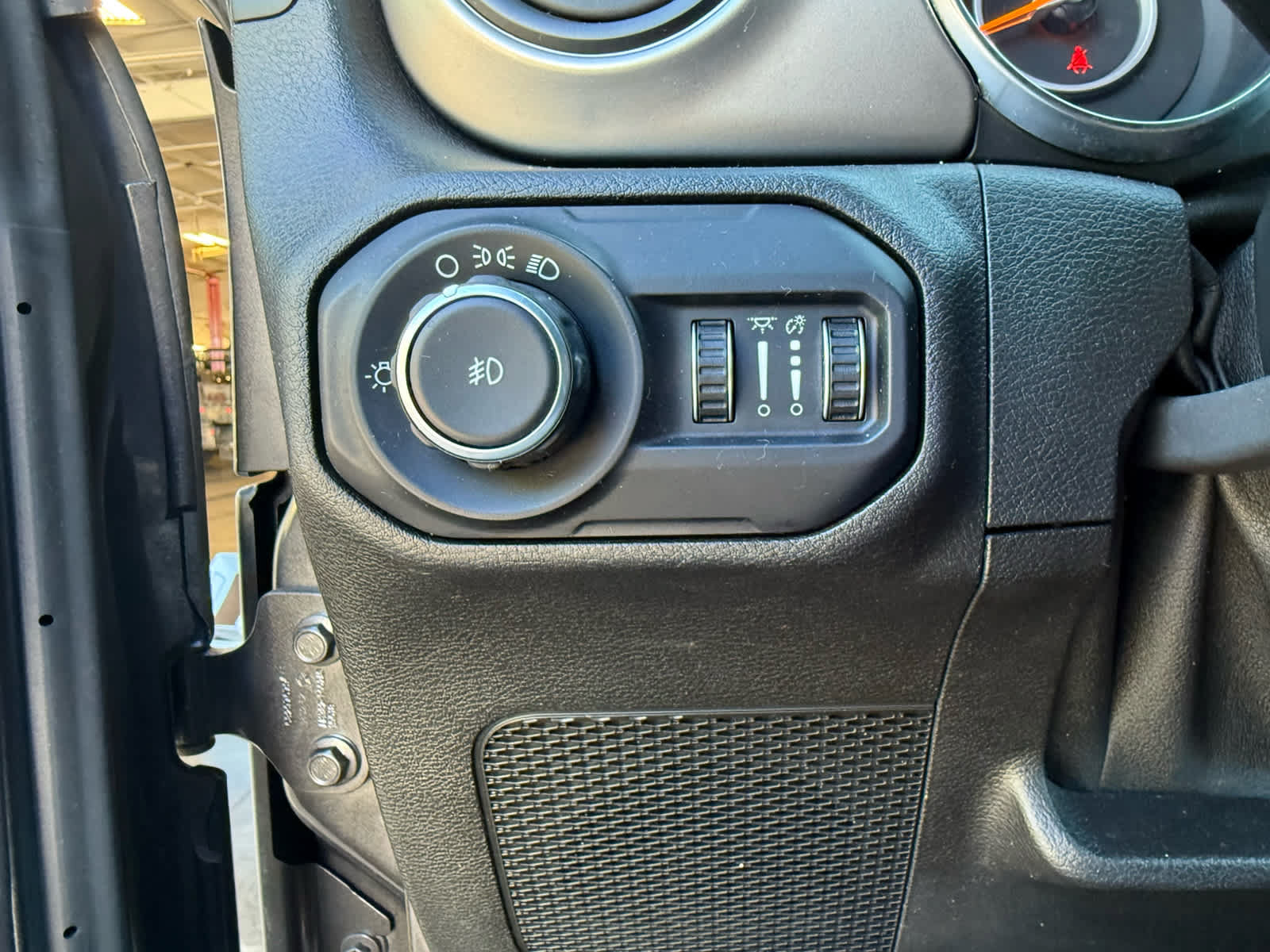 Used 2019 Jeep Wrangler Sport AWD/4WD image 13