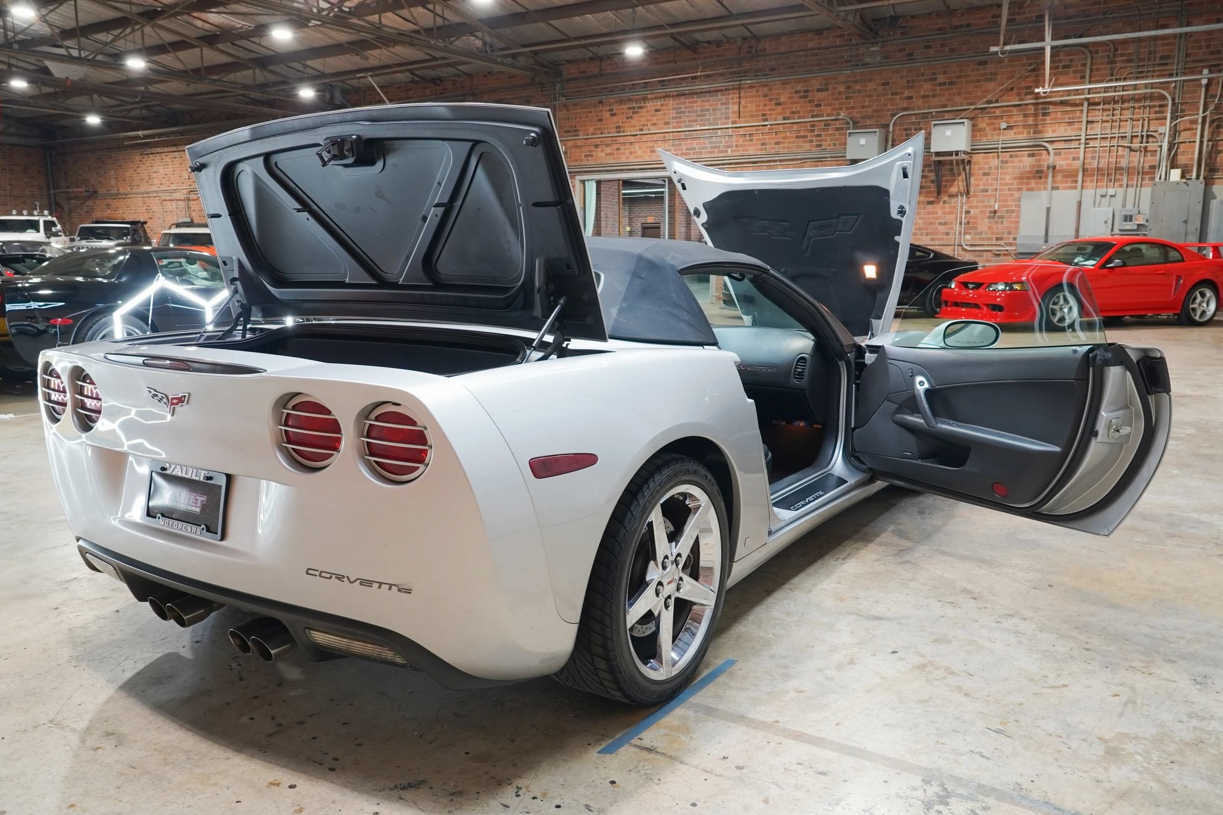 Used 2006 Chevrolet Corvette Coupe w/ Preferred Equipment Group RWD image 28