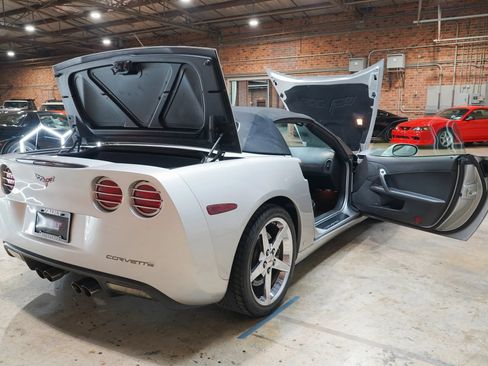 Used 2006 Chevrolet Corvette Coupe w/ Preferred Equipment Group RWD image 28