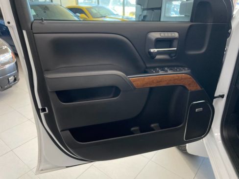 Used 2019 Chevrolet Silverado 2500 High Country image 17