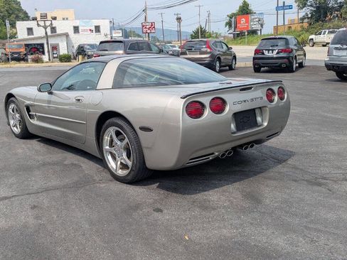 Used 2001 Chevrolet Corvette Coupe w/ Preferred Equipment Group1 image 13