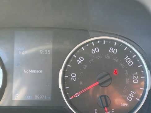 Used 2020 Toyota RAV4 XLE w/ Convenience Package FWD image 33