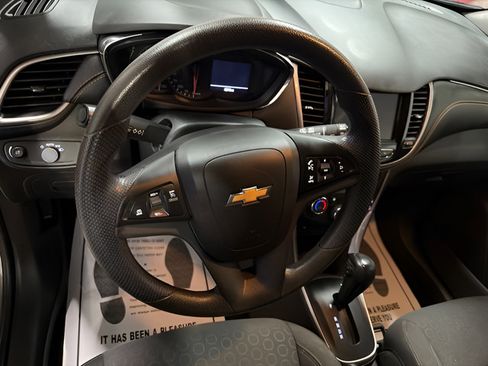 Used 2021 Chevrolet Trax LS w/ Tint and Cruise Package FWD image 17