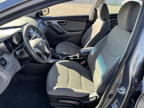 Used 2014 Hyundai Elantra SE image 21