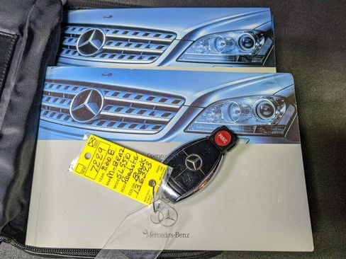 Used 2008 Mercedes-Benz SL 550 image 32