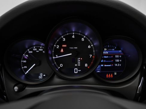 Certified 2025 Porsche Macan image 28