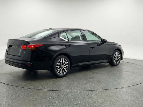 Used 2025 Nissan Altima 2.5 SV image 9