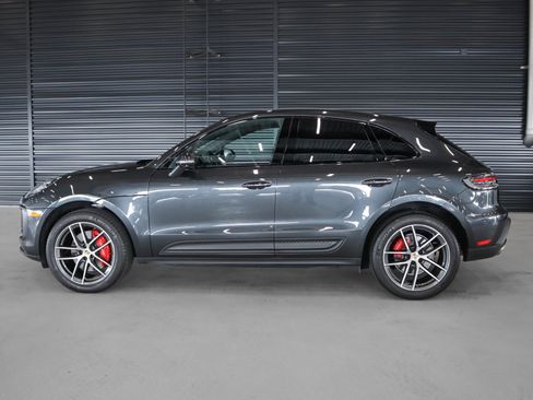 Certified 2024 Porsche Macan S AWD/4WD image 2
