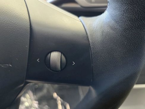 Used 2022 Tesla Model Y Long Range image 16