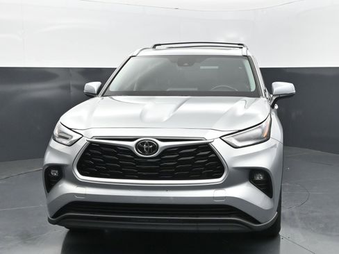 Used 2021 Toyota Highlander XLE FWD image 8